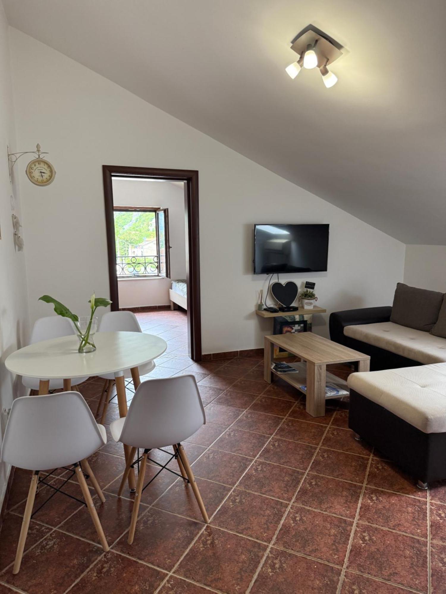 Apartment Atina Kotor Exterior photo
